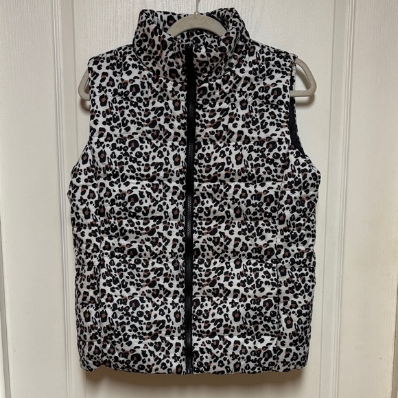 Chic Leopard Print Women's Puffer Vest size Medium - Picture 1 of 4